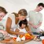 Tarefas domésticas ajudam no desenvolvimento de crianças e adolescentes